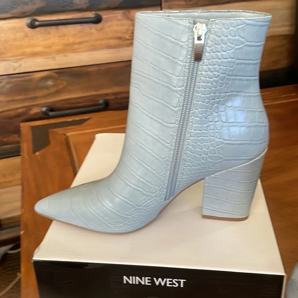 Nine West NWT Booties Size 8